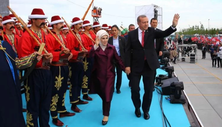 Η πονηρή σκέψη του Σουλτάνου: Γιατί αλλάζει τον εθνικό ύμνο της Τουρκίας